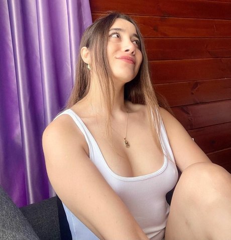 Merve Elmas schöne porno bild