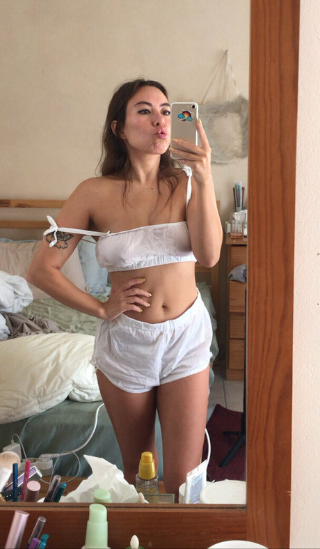 sukisapphire free nackt kunst bild