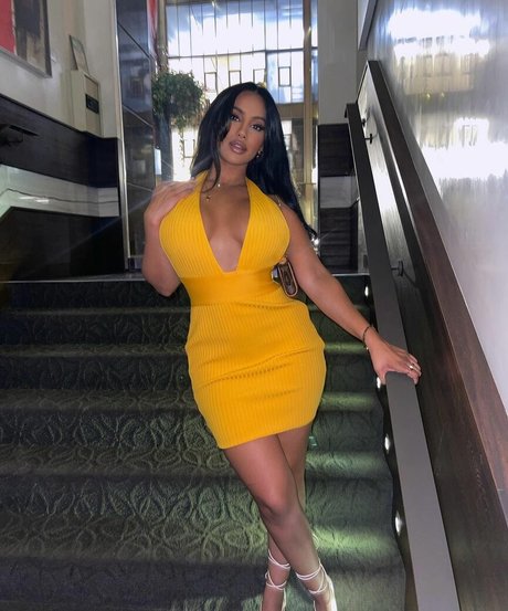 Kaira Dhanoa porno nackten foto