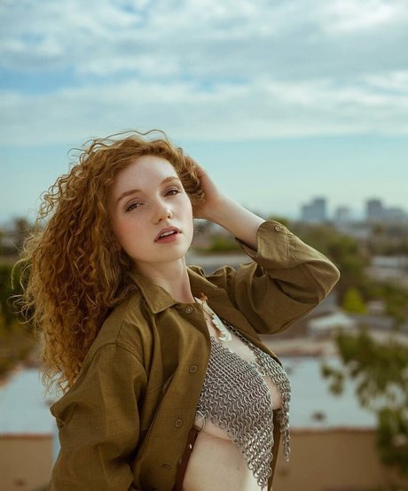 Annalise Basso top sexy foto