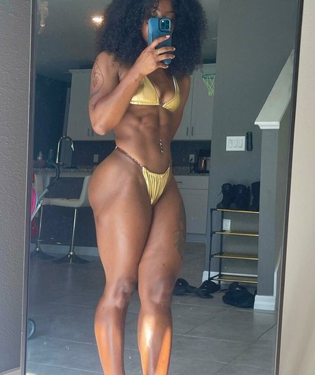 geegee flawless nacktheit erwachsene bild