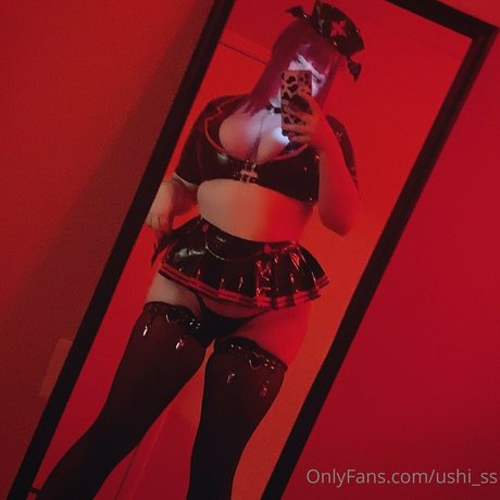 ushi ss schauspielerin sexy bilder