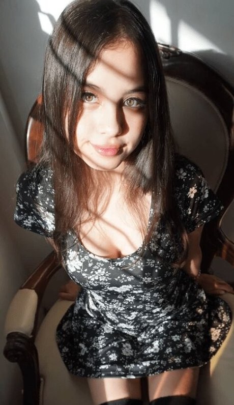 asiatische berühmte onlyfans hübsche nackt foto