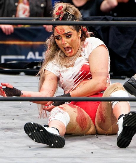 blonde gangbang-onlyfans top nette bild