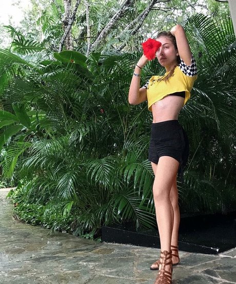 Emerome sexy nackte foto