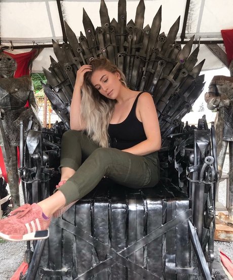 Emerome model erwachsene bilder