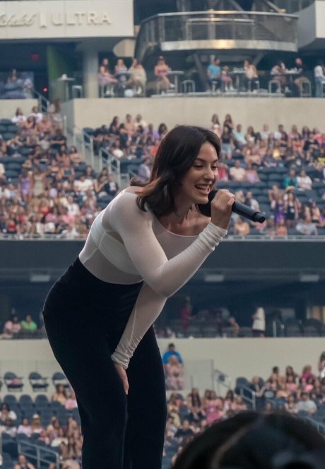 Gracie Abrams porno freie bild