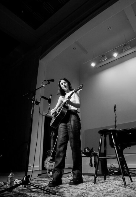 Gracie Abrams perfekte erwachsene bilder