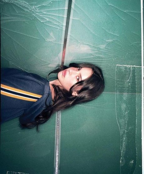 Gracie Abrams model nackte foto