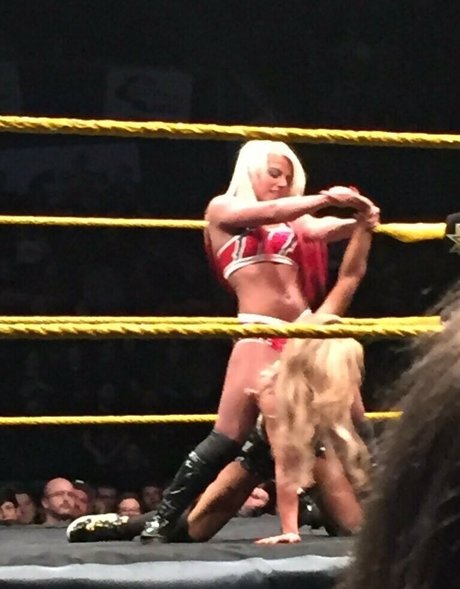 Alexa Bliss top nackt bilder