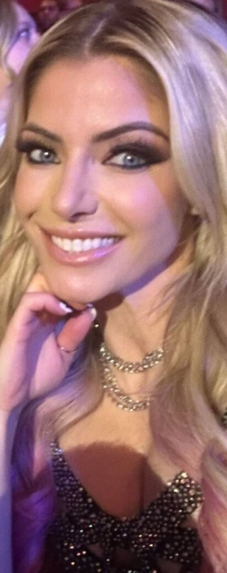 20 jahre alte onlyfans nacktheit akt archiv