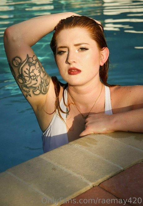 lesben strapon onlyfans freie hübsche bild