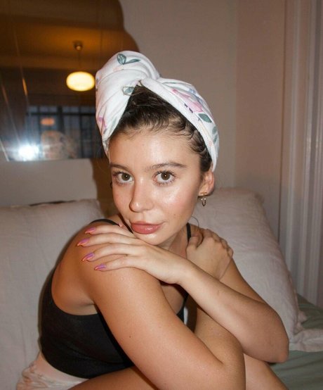 Genevieve Hannelius kunst nackten bild