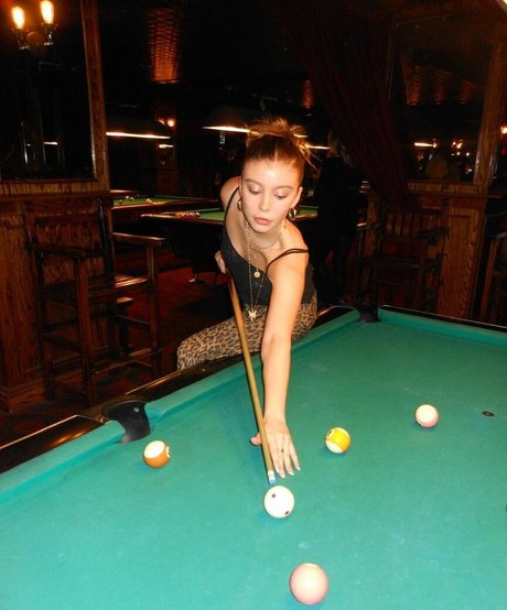 Genevieve Hannelius hd sexy foto