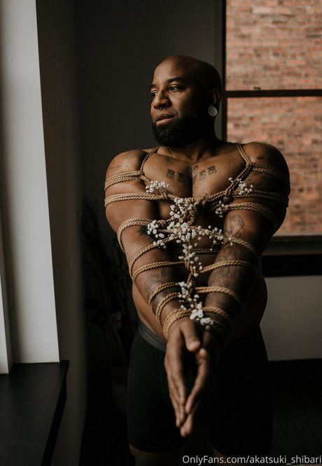 akatsuki shibari erwachsene nackte bild