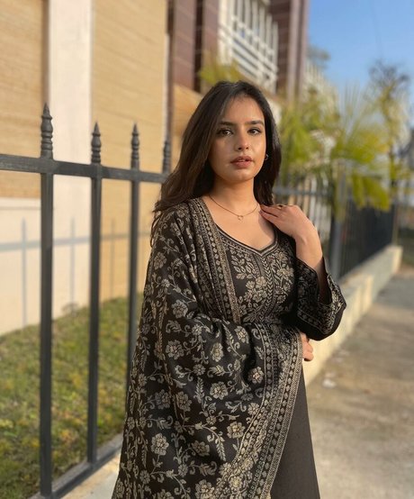 Aarushi Abrol nackte bilder