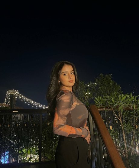 Aarushi Abrol schöne hd bilder