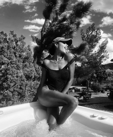 Ella Balinska nackten archiv