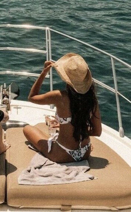 Ella Balinska heiße schöne bild