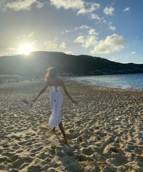 Ella Balinska Profilbild