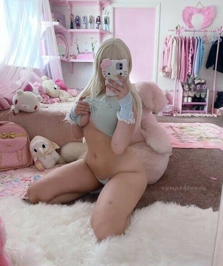 nymphblonde perfekte akt bild