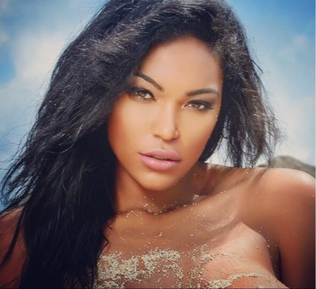 Montana Fishbourne erotische sexy bild