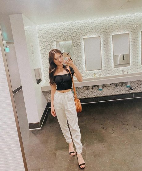 Ashley Liao erotische sexy archiv