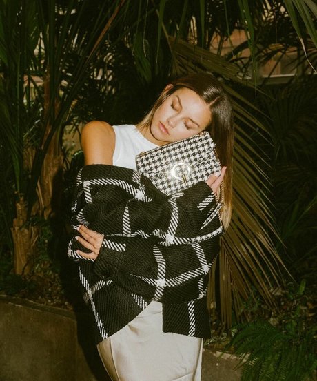 Nicola Cavanis porno perfekte bild