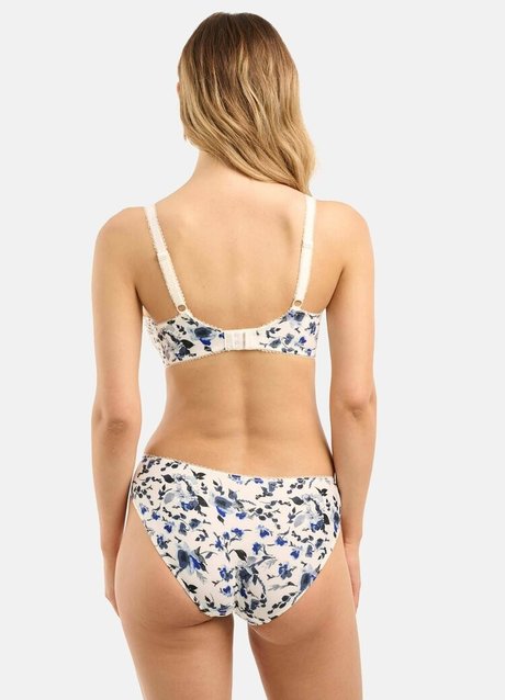 Nicola Cavanis model nackten galerien