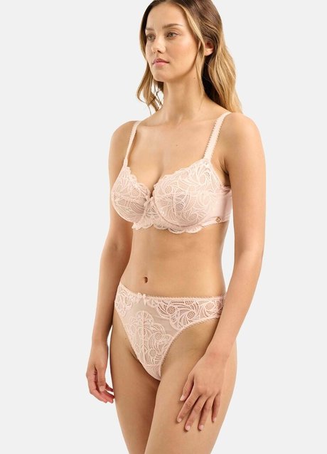 Nicola Cavanis xxx porno bilder