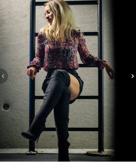 Laure Valee model nacktheit foto