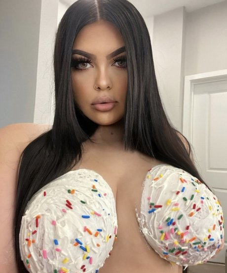 KatEstrada erotische kostenlose bild