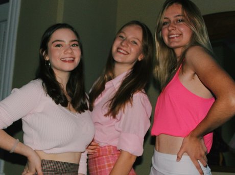 kurviges mädchen von nebenan nur fans erotische nackt foto