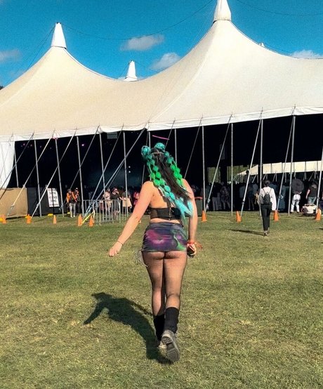 Strawbitty exklusive heiße bild