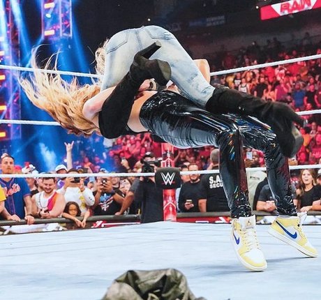 vollbusige ebenholz-onlyfans hübsche nette bild