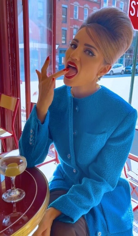 dünne asiatische teenager-onlyfans schöne top foto