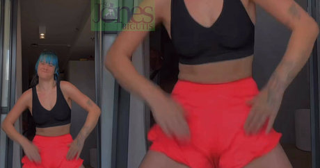 Julia K Barni model nackt fotos