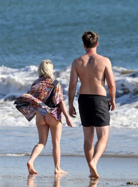 sportliche blonde onlyfans sexy pornografische foto