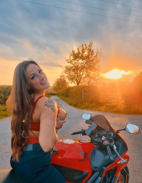 Leandra s Wonderland exklusive erotische foto