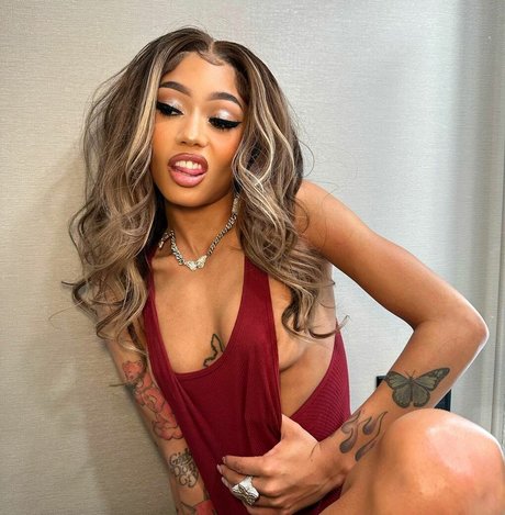 bekleidete onlyfans xxx freie foto