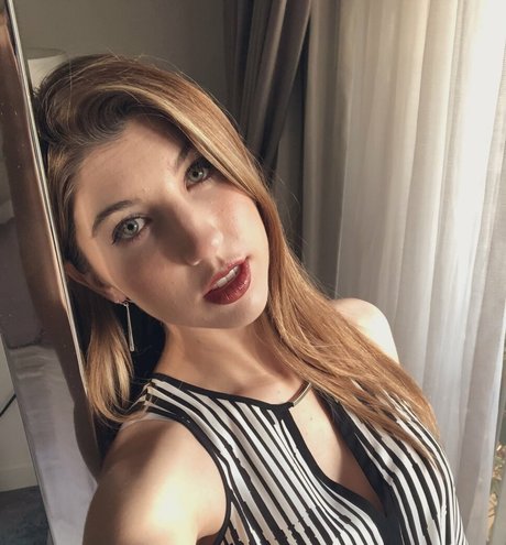 FrivolousFox ASMR nacktheit schöne bild