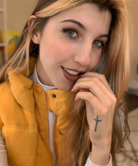 FrivolousFox ASMR erwachsene sexy fotos