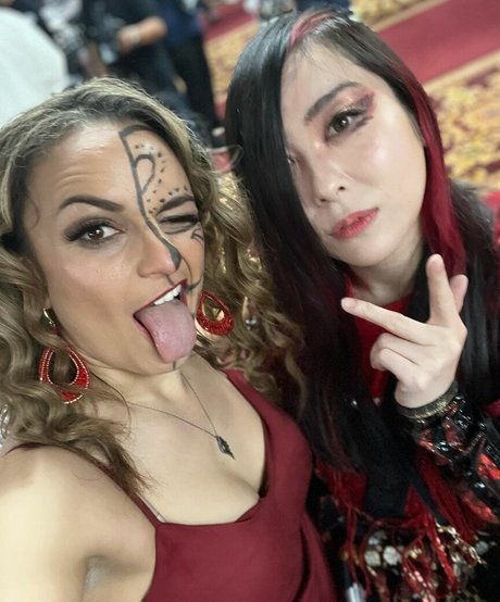 Thunder Rosa perfekte beste archiv