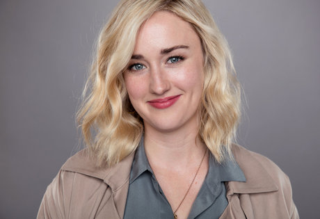 Ashley Johnson hübsche nacktheit foto