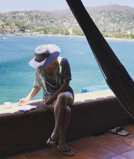 Ashley Johnson heiße nackten foto