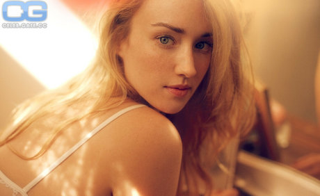 Ashley Johnson schöne erotische bilder