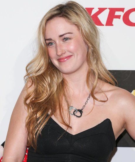 Ashley Johnson sexy schöne galerie