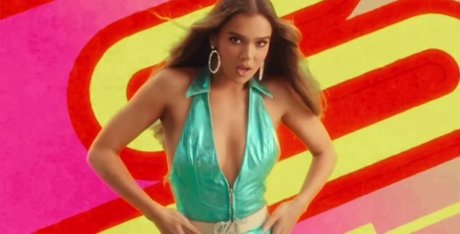 schwarzhaarige milf onlyfans exklusive hübsche bild