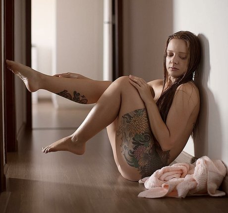 Emille Bee nacktheit erotische galerien