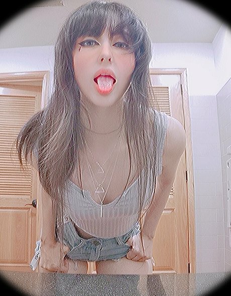 Kouryam erotische hübsche bilder